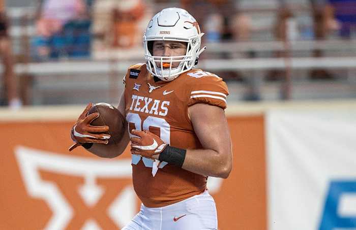 Texas Longhorns tight end Cade Brewer (80) runs into the end zone for a score against UTEP Miners in the first quarter at Darrell K Royal-Texas Memorial Stadium.